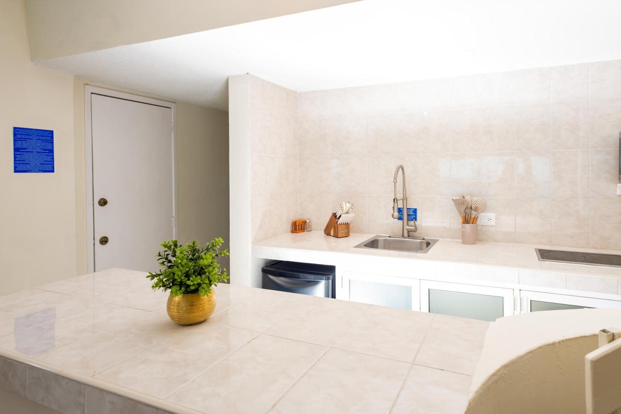 2 Story Oceanfront Penthouses On Cancun Beach! ภายนอก รูปภาพ