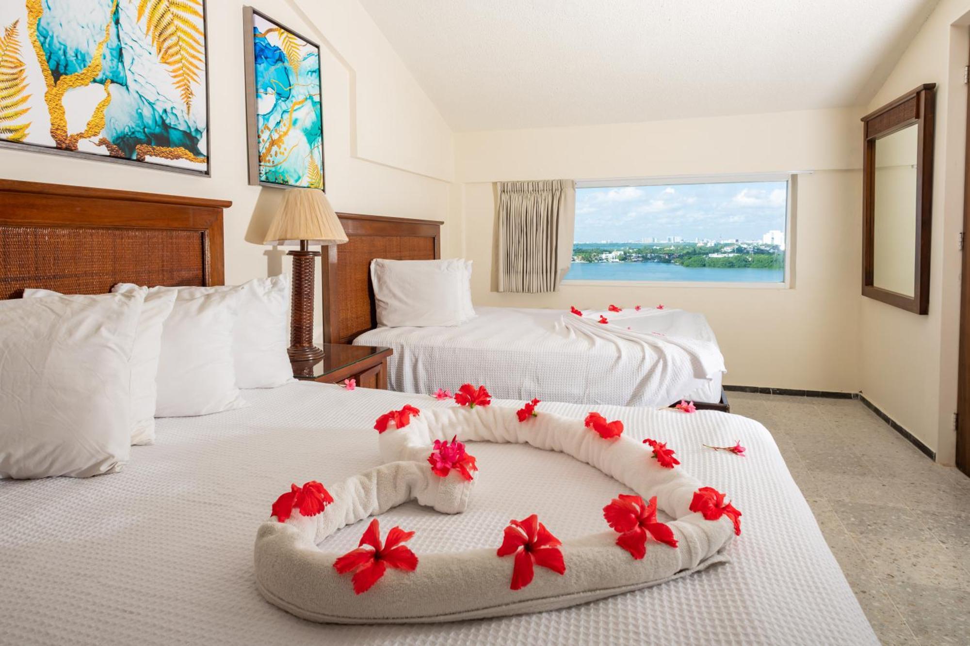 2 Story Oceanfront Penthouses On Cancun Beach! ภายนอก รูปภาพ